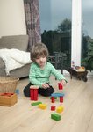 Tupot małych stóp – drewniana podłoga w pokoju dziecięcym